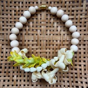 Sunrise collection triple car lei - natural puakenikeni, pakalana, pikake